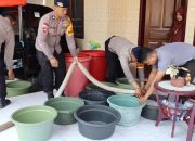 Brimob Polda Gorontalo Hadir, 10 Ribu Liter Air Selamatkan Warga Tibawa